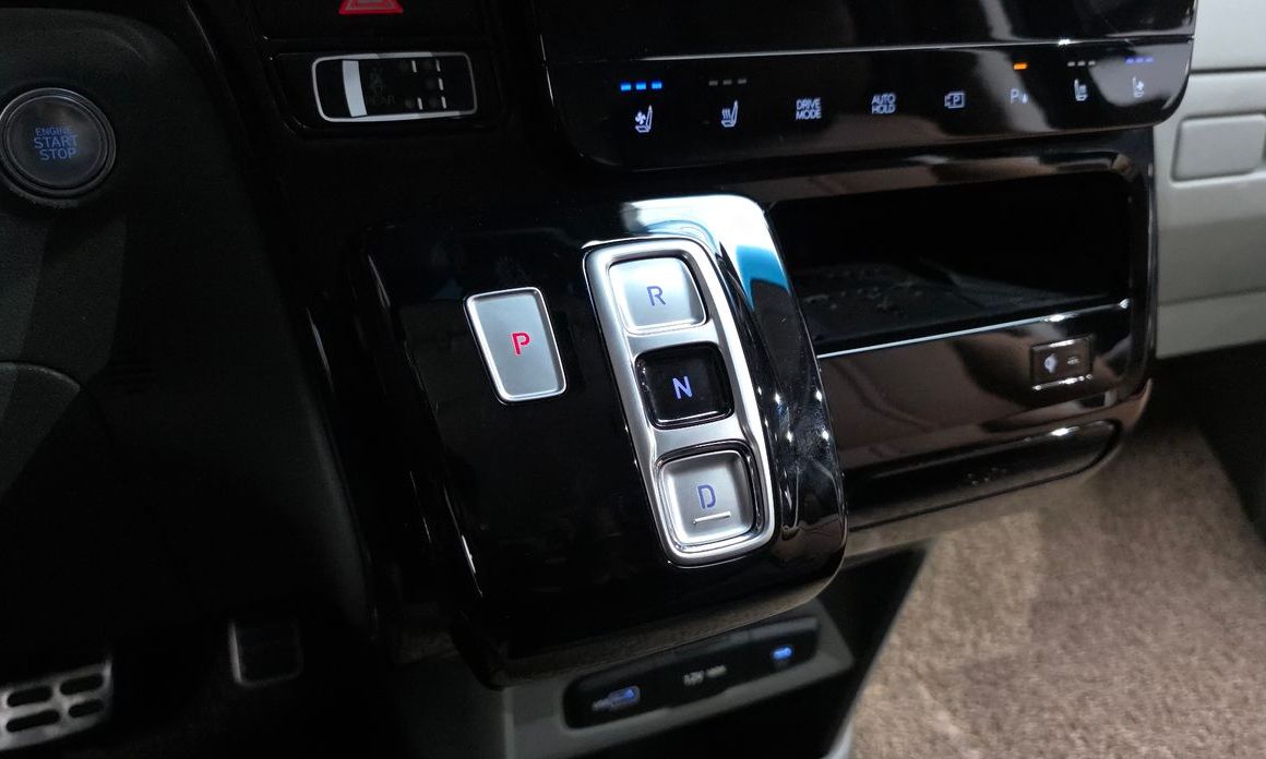 Hyundai Staria 2025