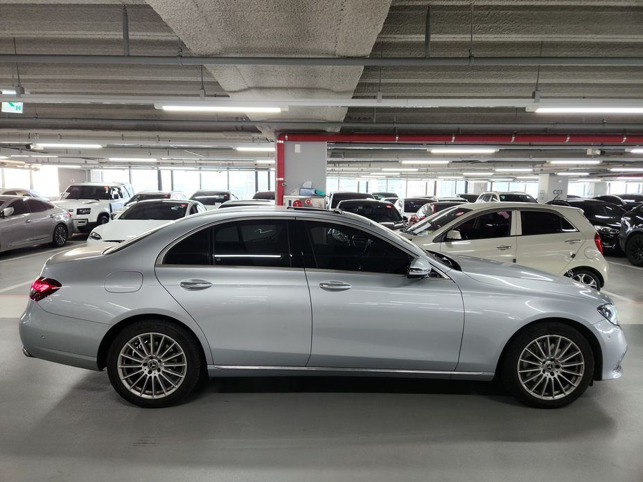 Mercedes-Benz E-Class 2022