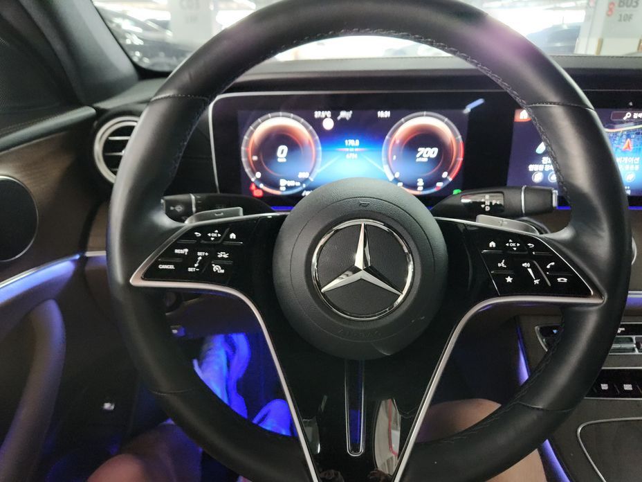 Mercedes-Benz E-Class 2022