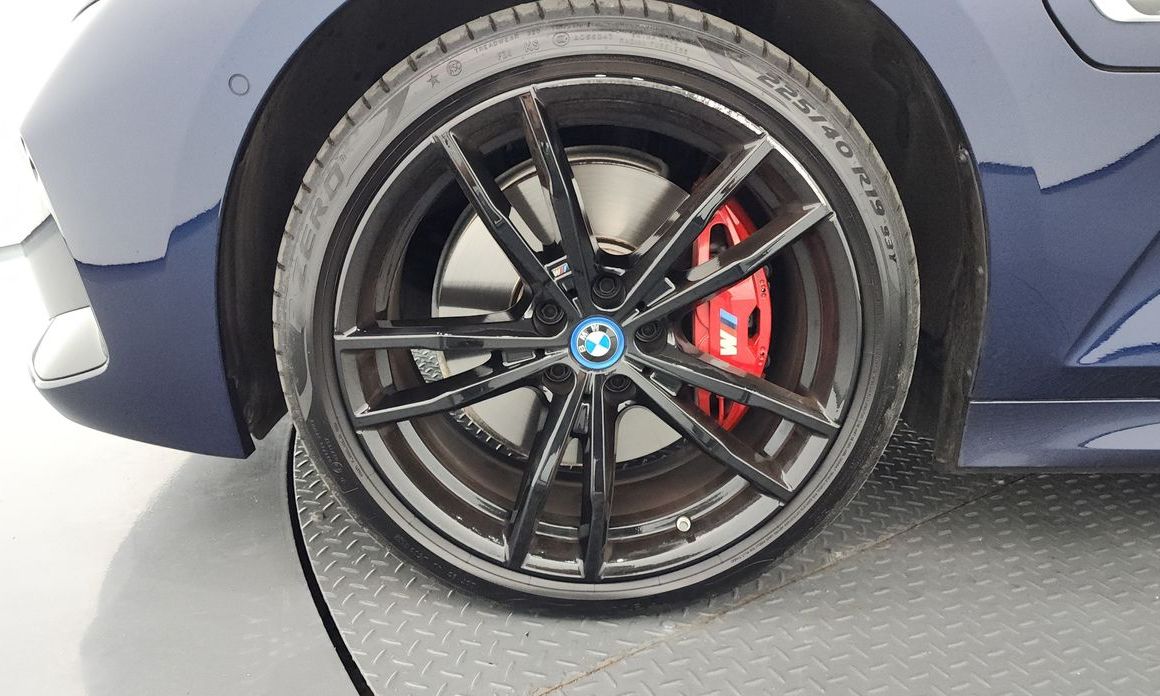 BMW 3-Series 2023