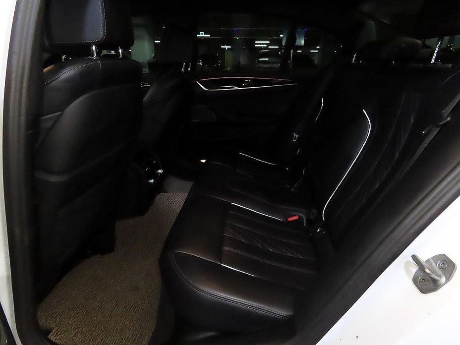 BMW 5-Series 2023