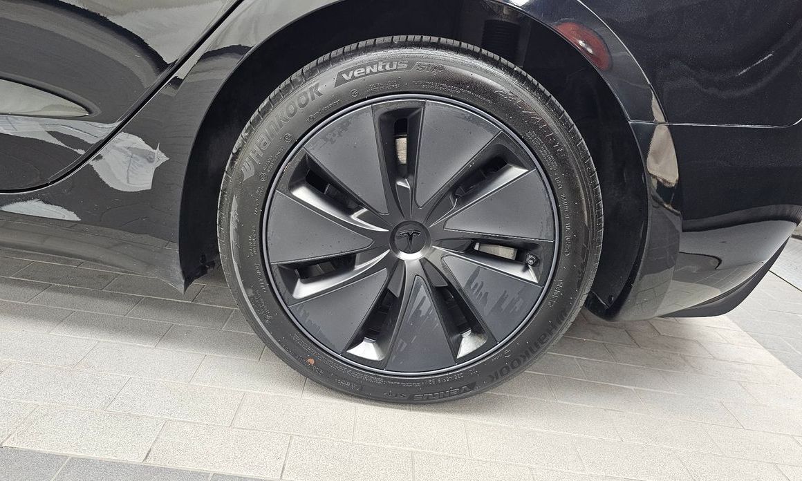 Tesla Model 3 2024