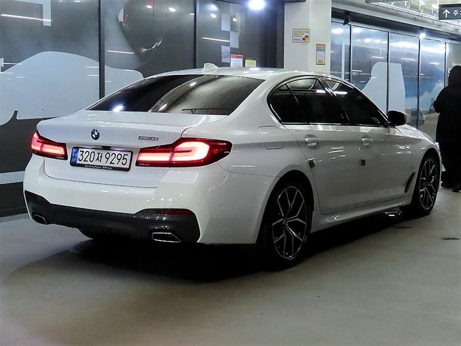 BMW 5-Series 2023