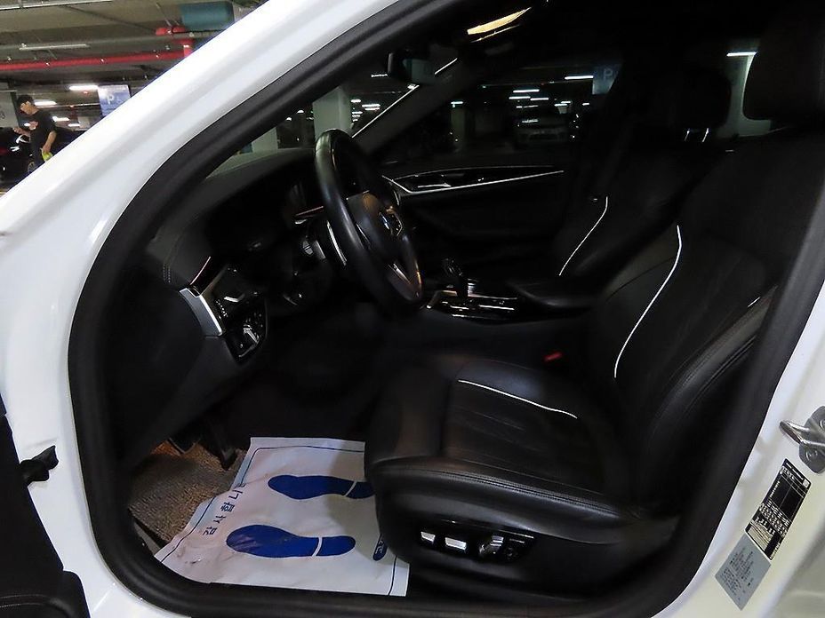 BMW 5-Series 2023