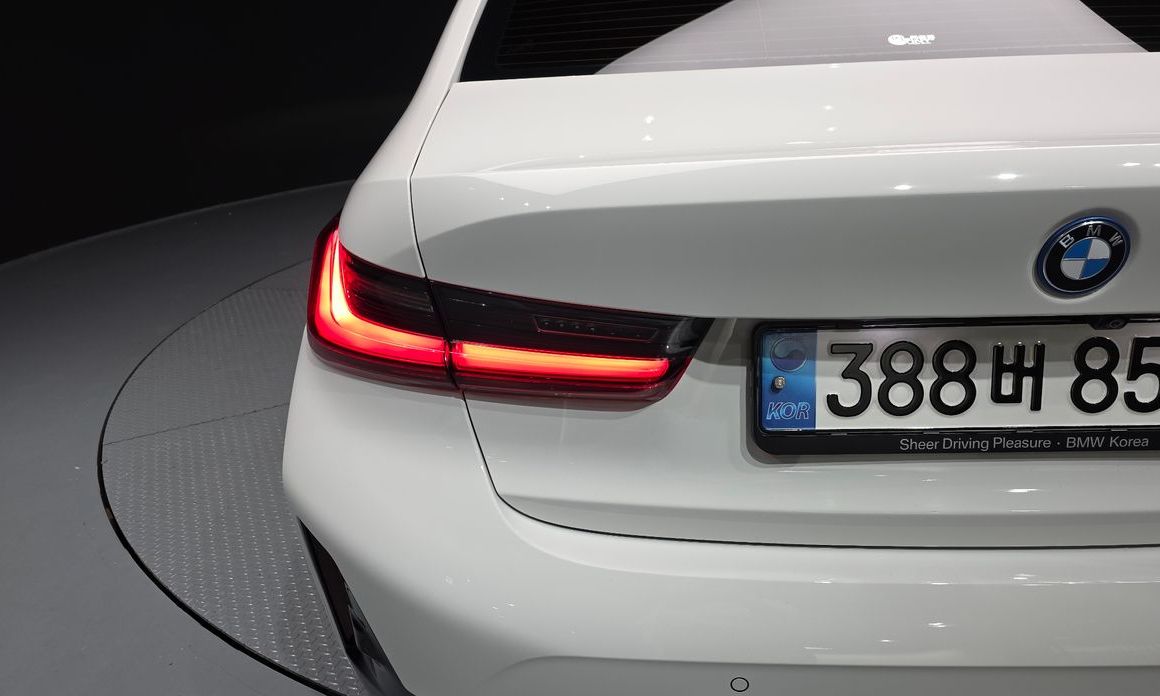 BMW 3-Series 2023