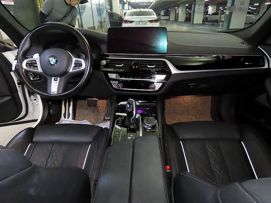 BMW 5-Series 2023
