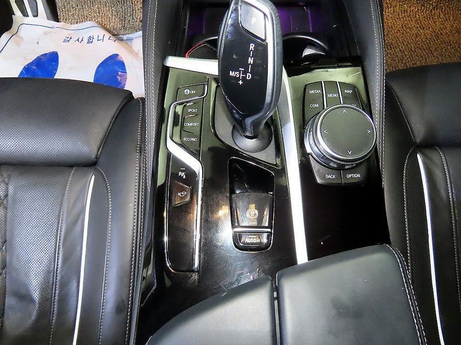BMW 5-Series 2023