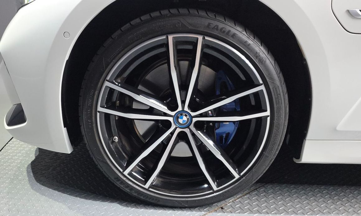 BMW 3-Series 2023
