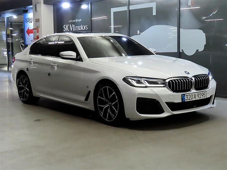 BMW 5-Series 2023