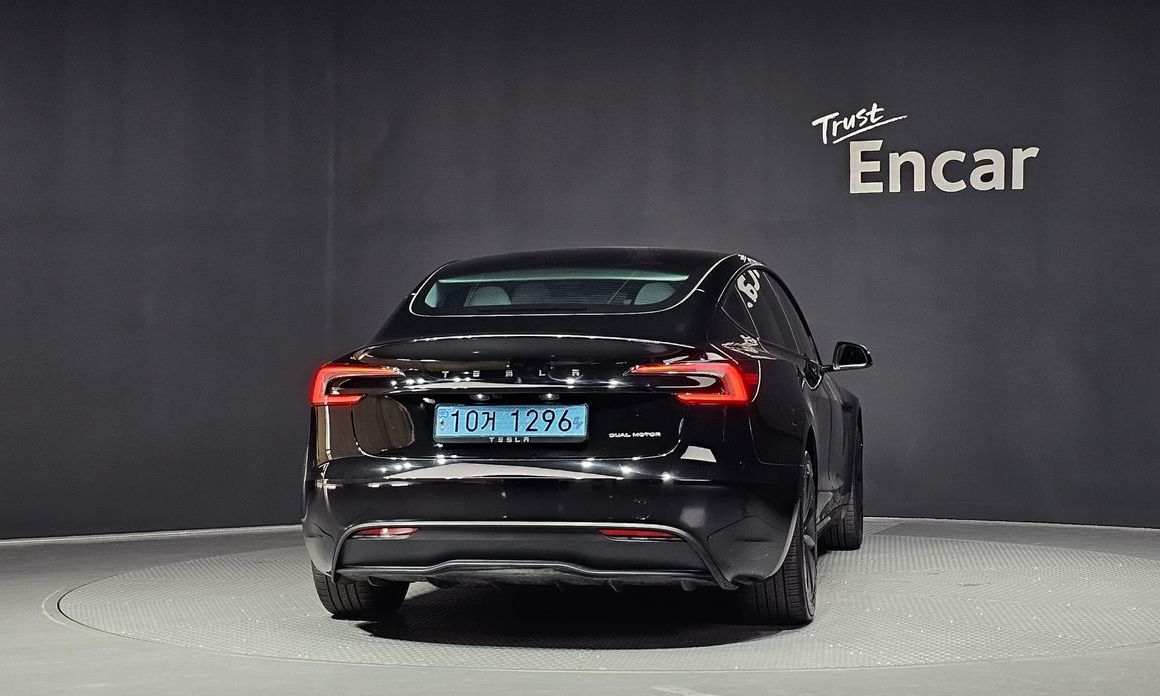 Tesla Model 3 2024