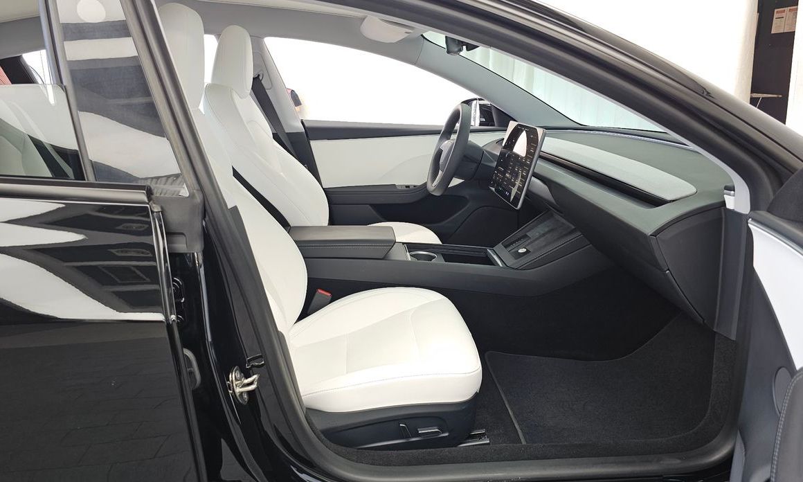 Tesla Model 3 2024