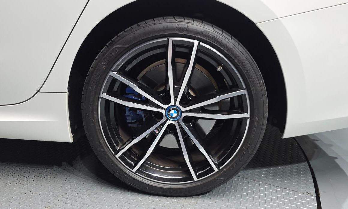 BMW 3-Series 2023