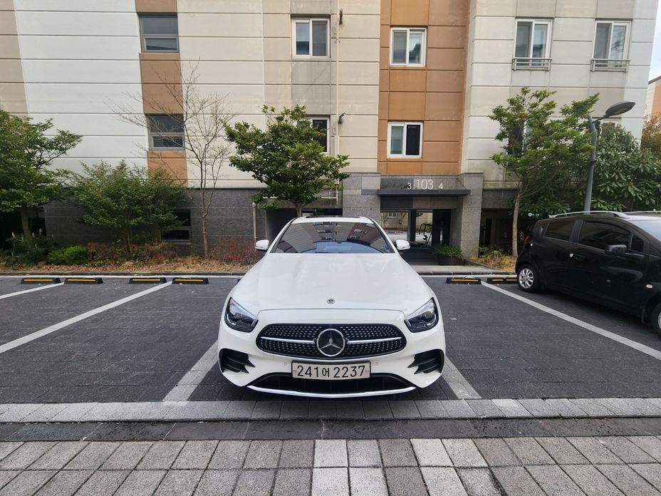 Mercedes-Benz E-Class 2023