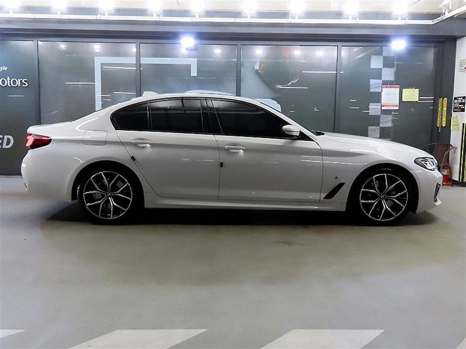 BMW 5-Series 2023