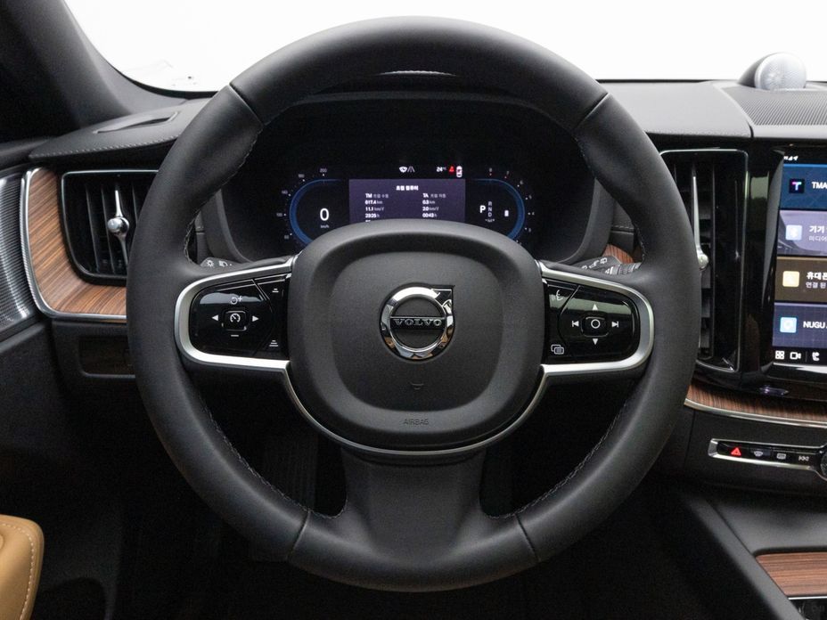 Volvo XC60 2025