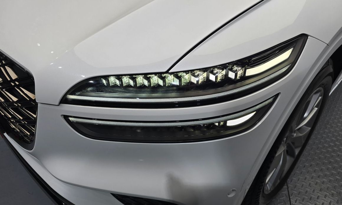 Genesis GV70 2025