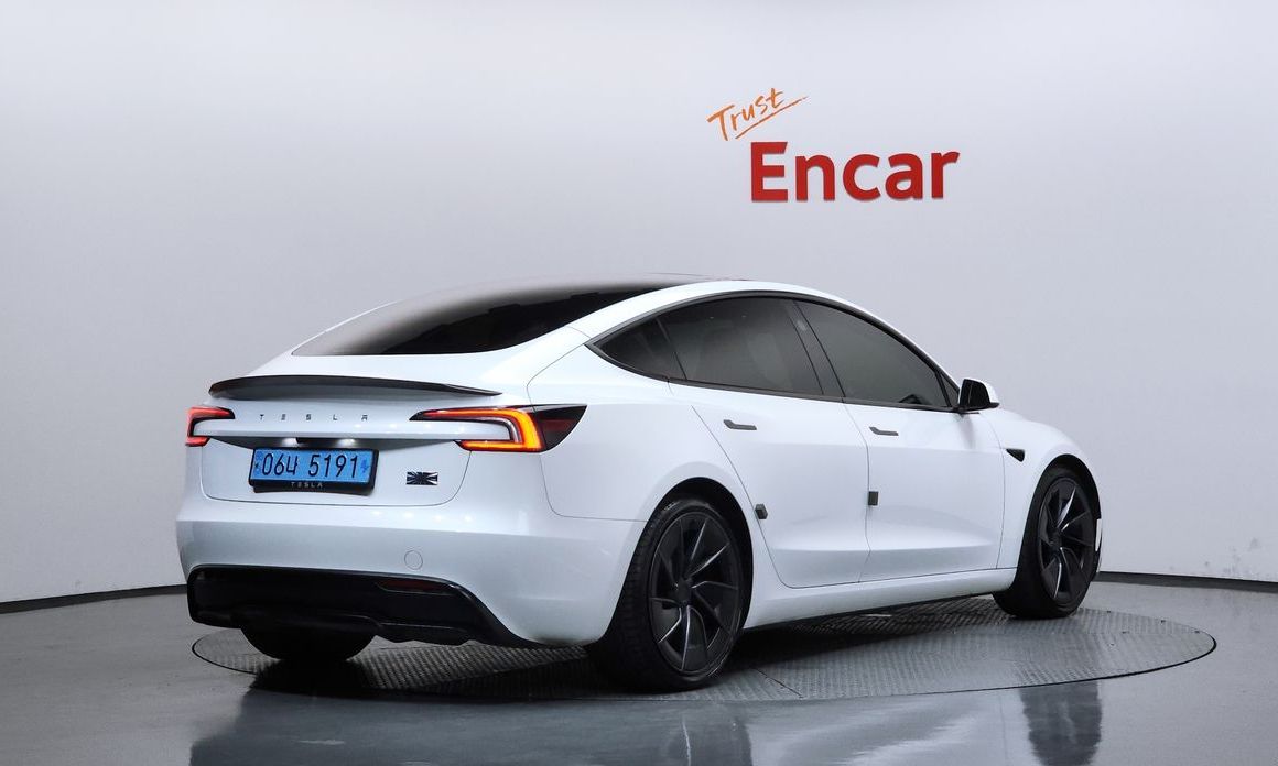 Tesla Model 3 2024