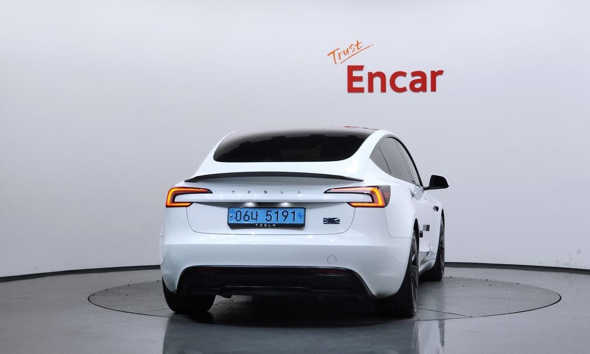 Tesla Model 3 2024