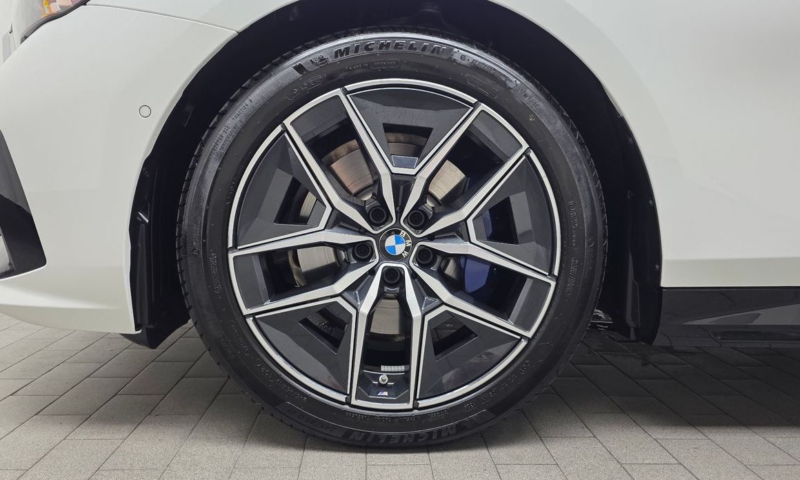 BMW 5-Series 2025