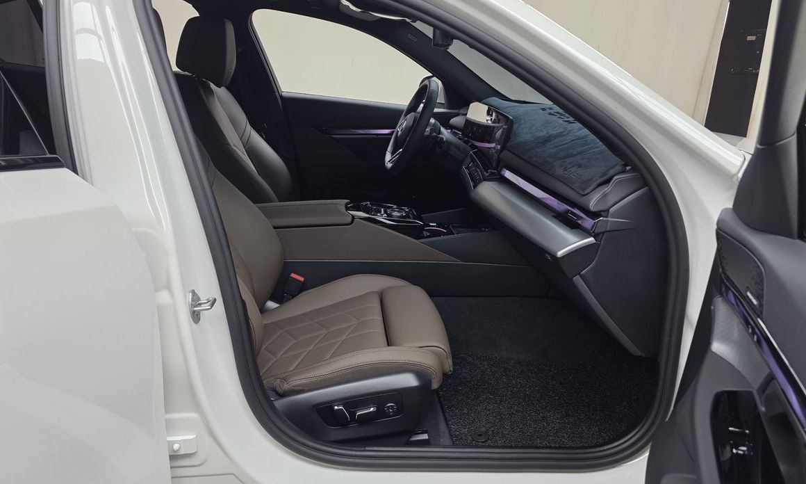 BMW 5-Series 2025