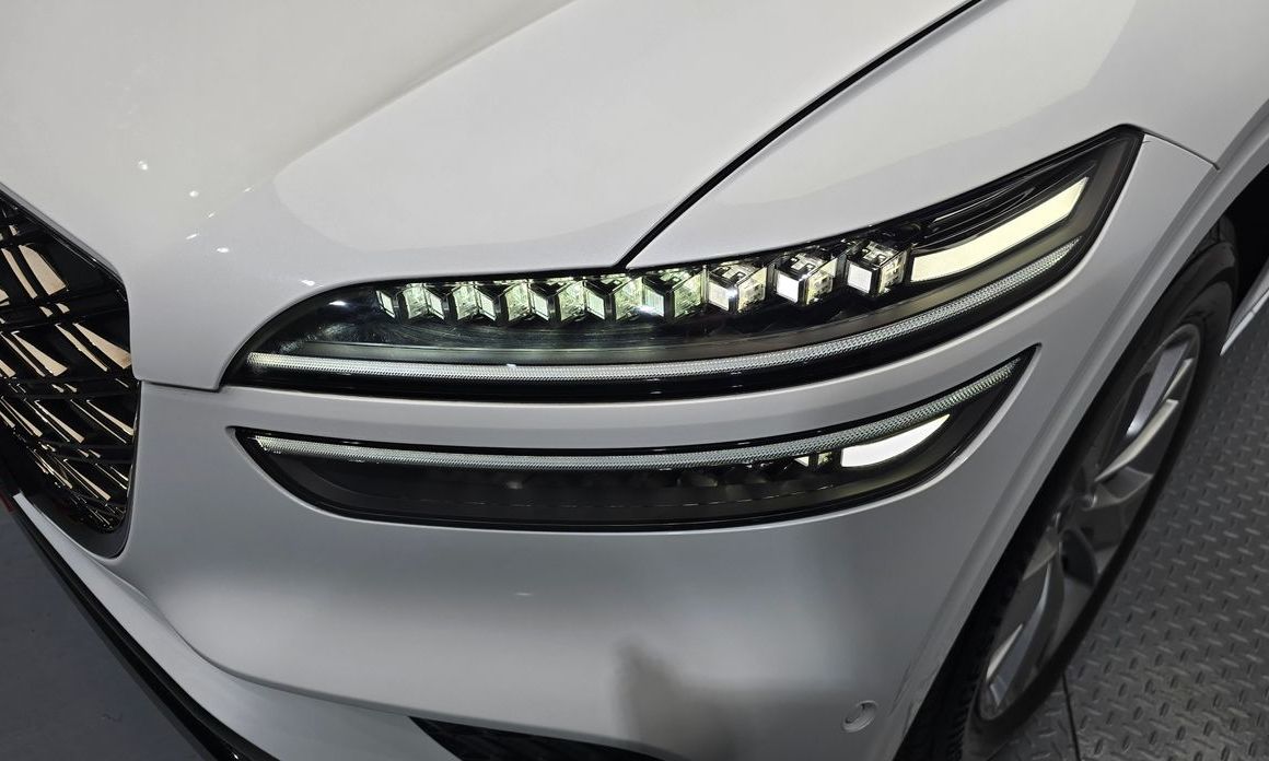 Genesis GV70 2025