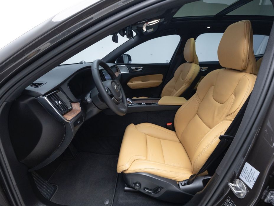 Volvo XC60 2025