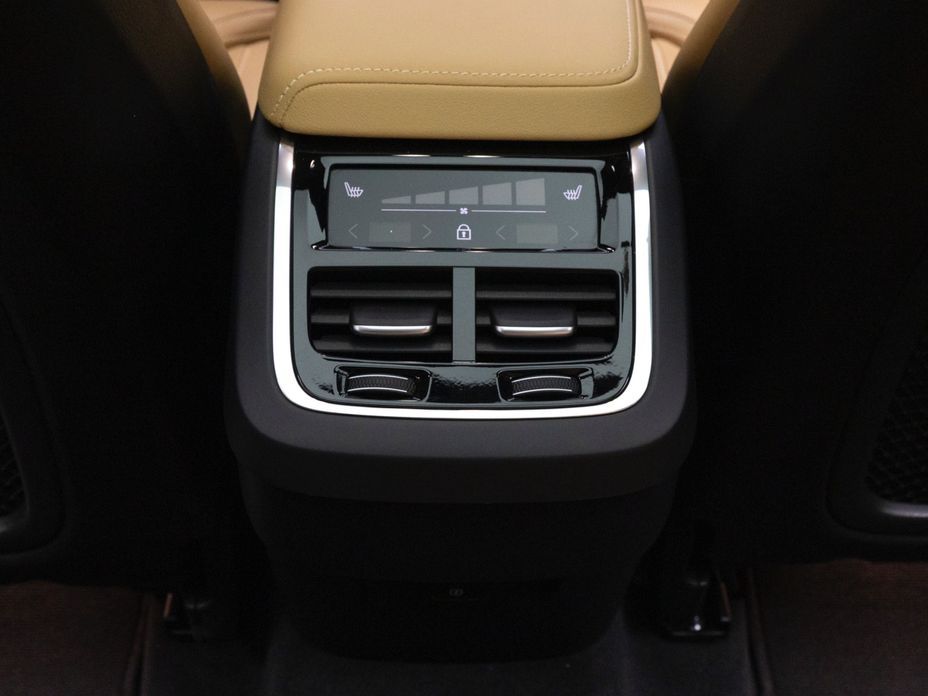 Volvo XC60 2025