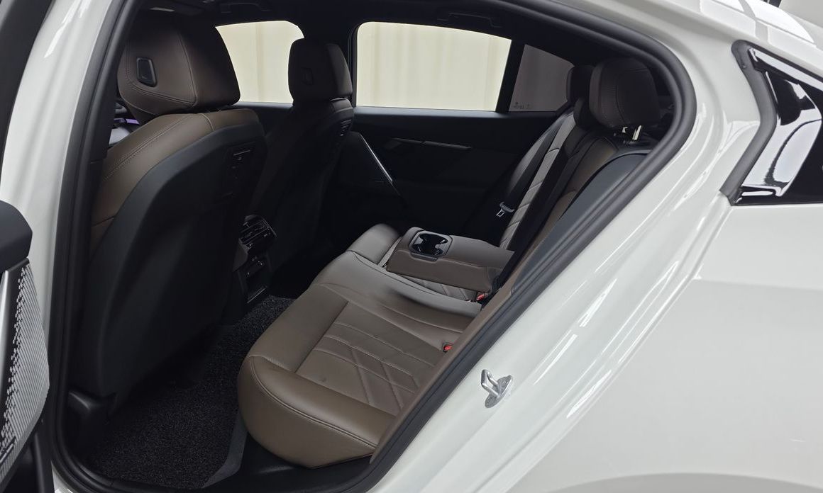 BMW 5-Series 2025