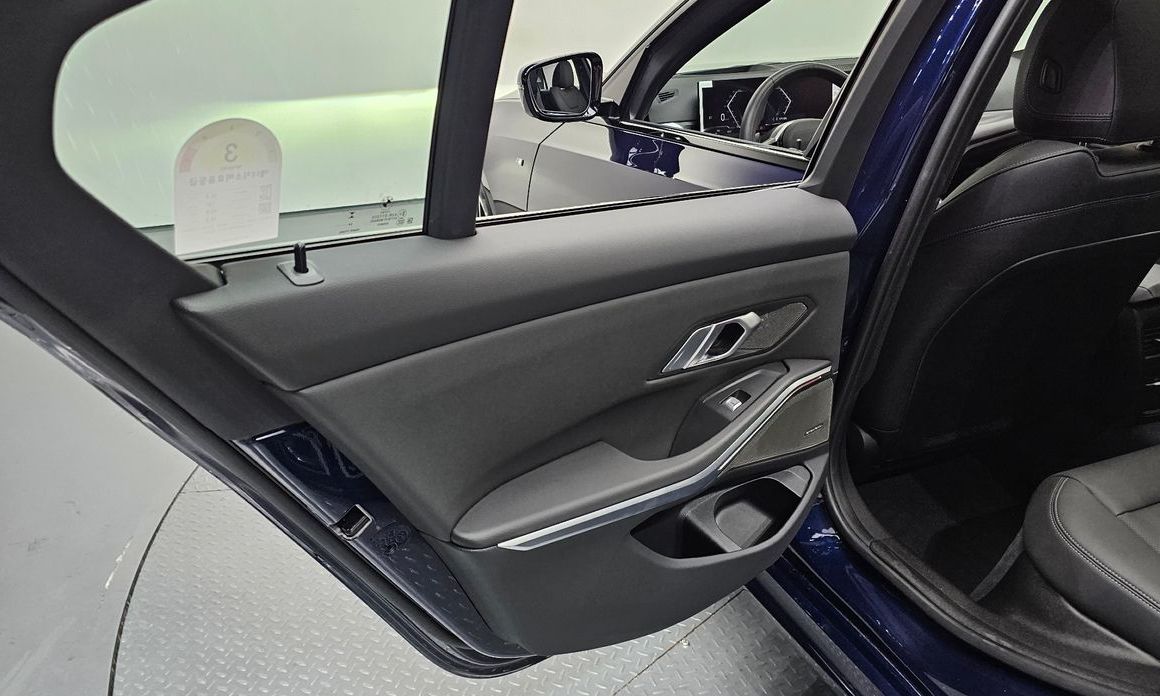 BMW 3-Series 2025