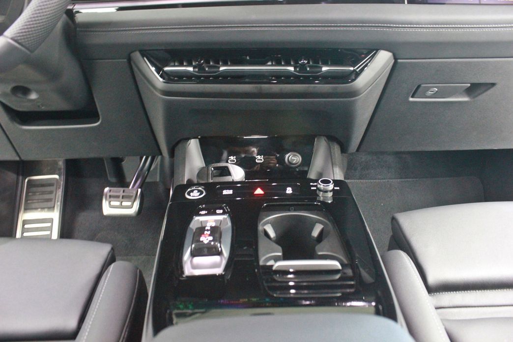 Audi Q6 e-tron 2025