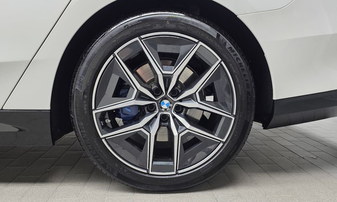 BMW 5-Series 2025