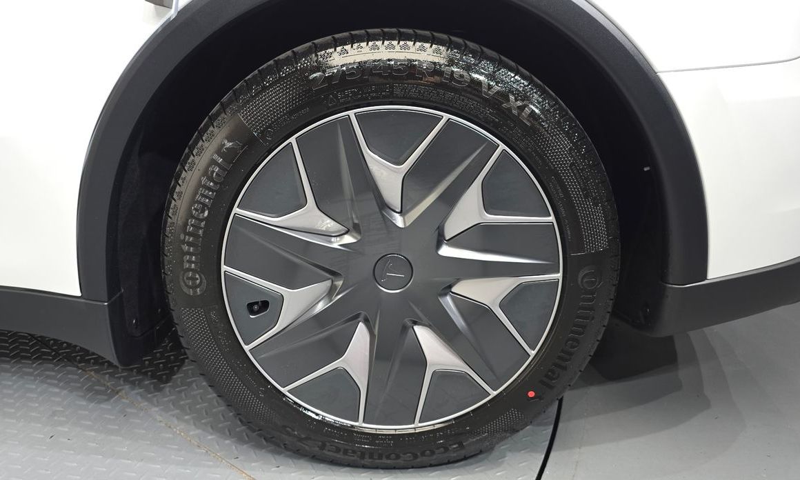 Tesla Model Y 2026