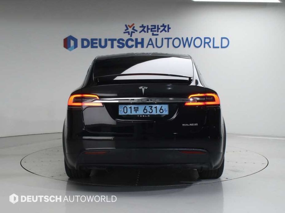 Tesla Model X 2020