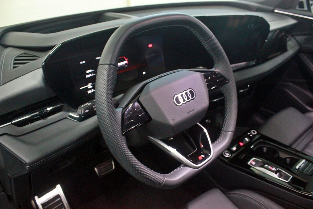 Audi Q6 e-tron 2025
