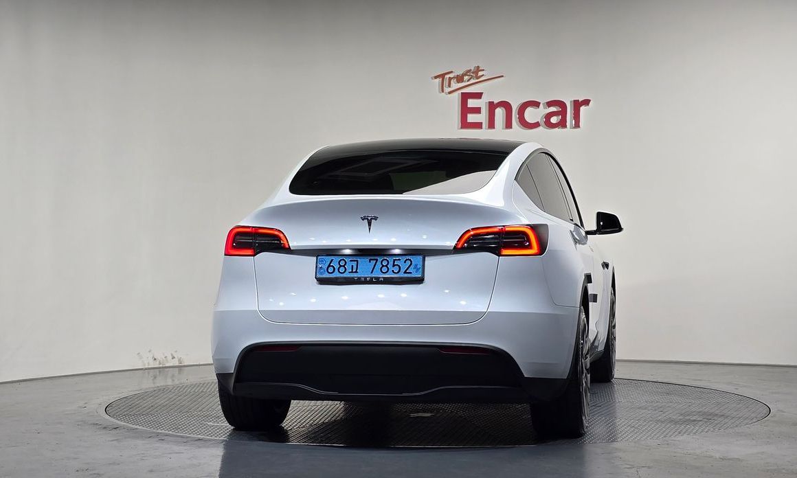Tesla Model Y 2023