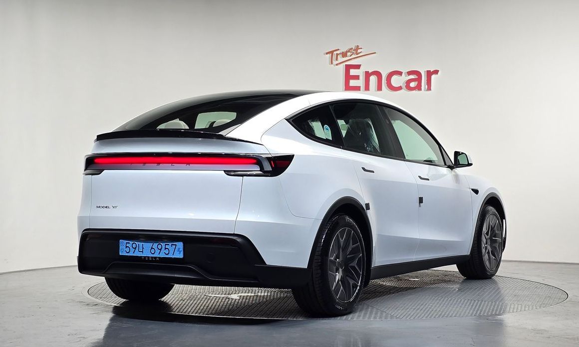 Tesla Model Y 2026
