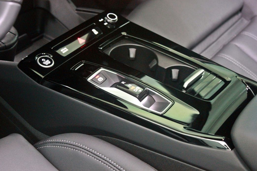 Audi Q6 e-tron 2025