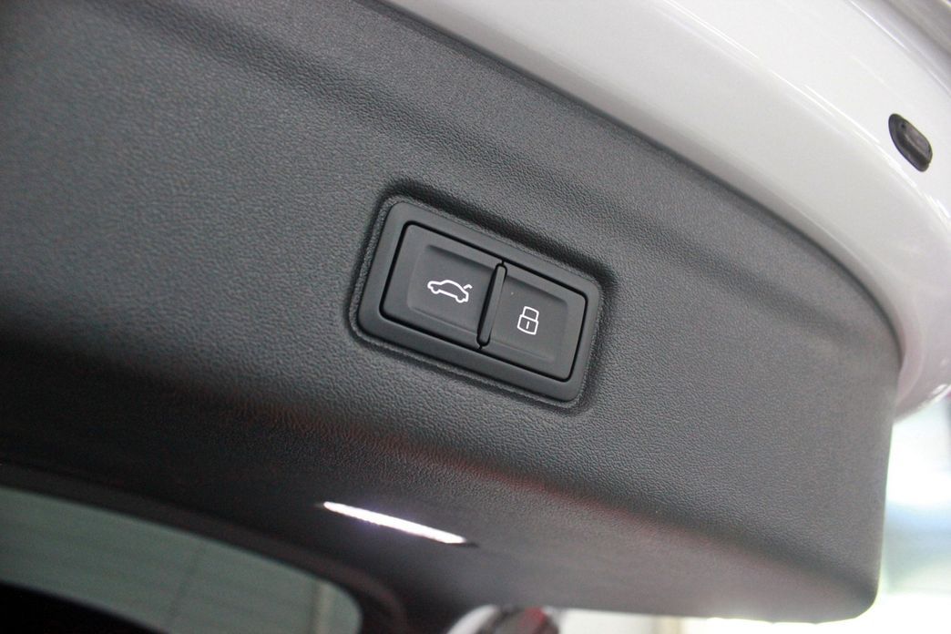 Audi Q6 e-tron 2025