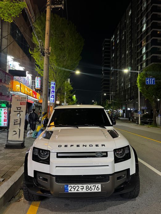 Land Rover Defender 2022