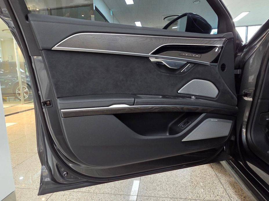 Audi A8 2023
