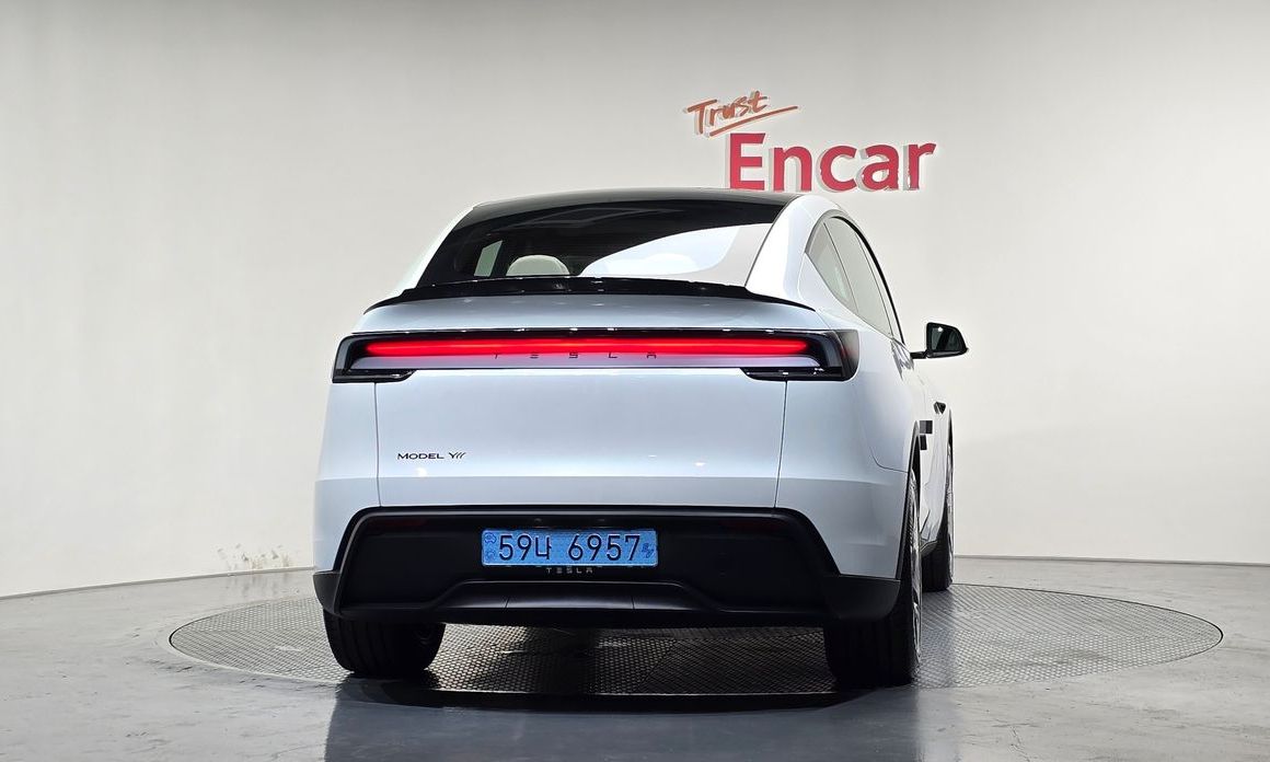 Tesla Model Y 2026