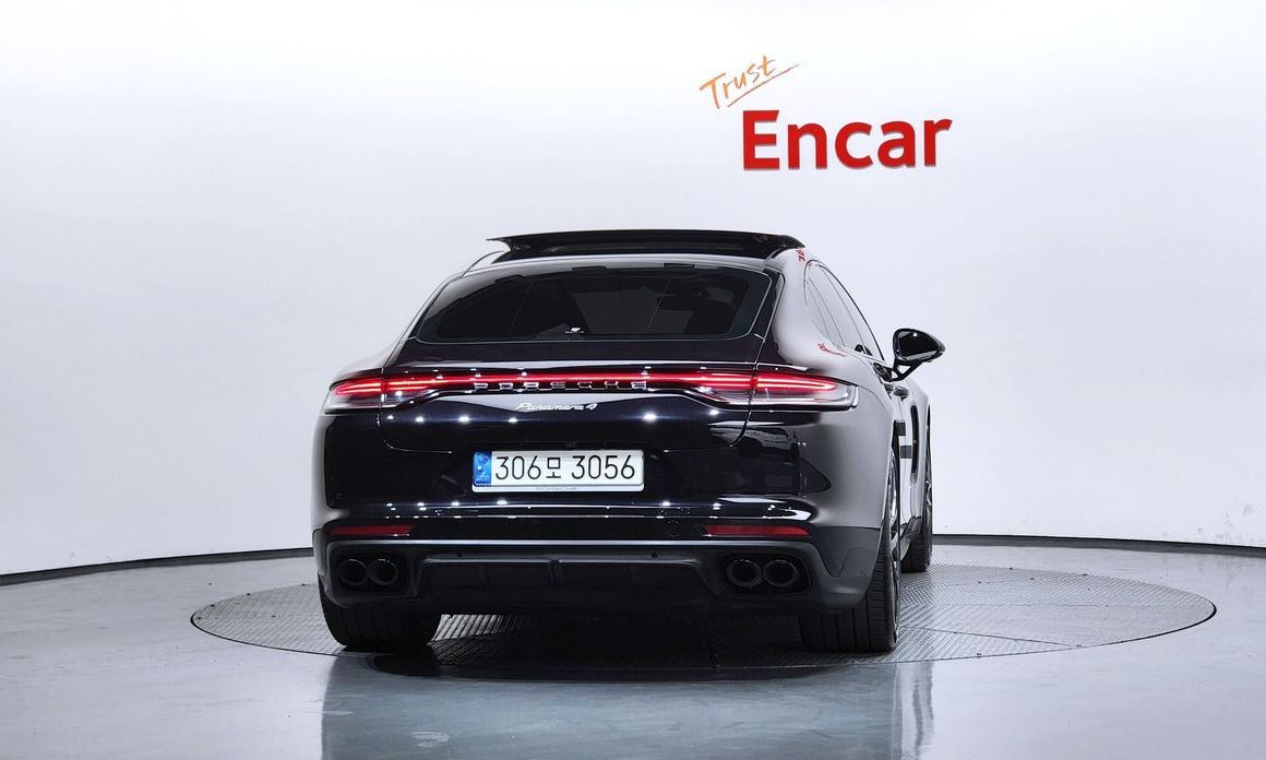Porsche Panamera 2021
