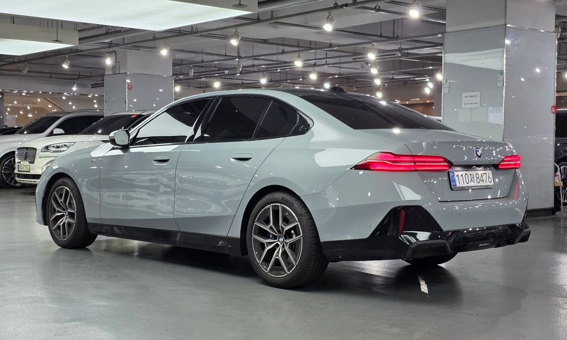BMW 5-Series 2025