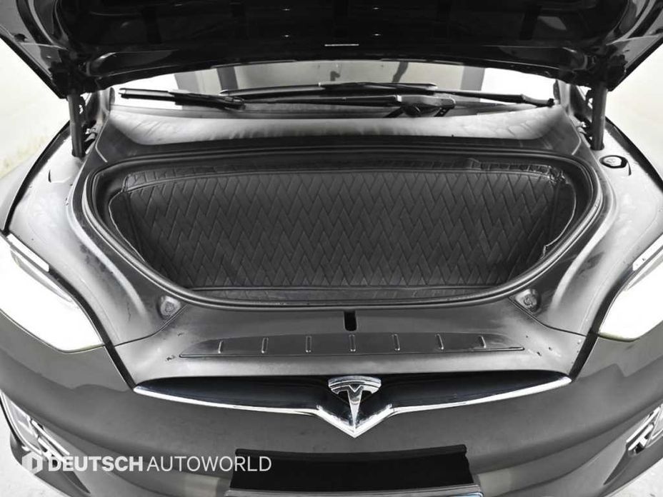 Tesla Model X 2020