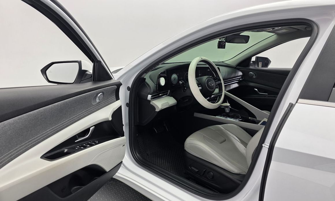 Hyundai AVANTE 2021