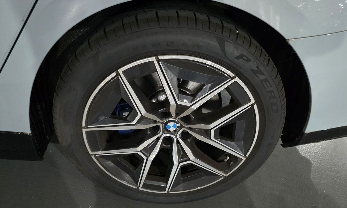BMW 5-Series 2025