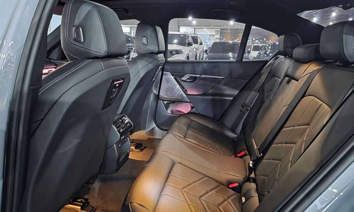 BMW 5-Series 2025
