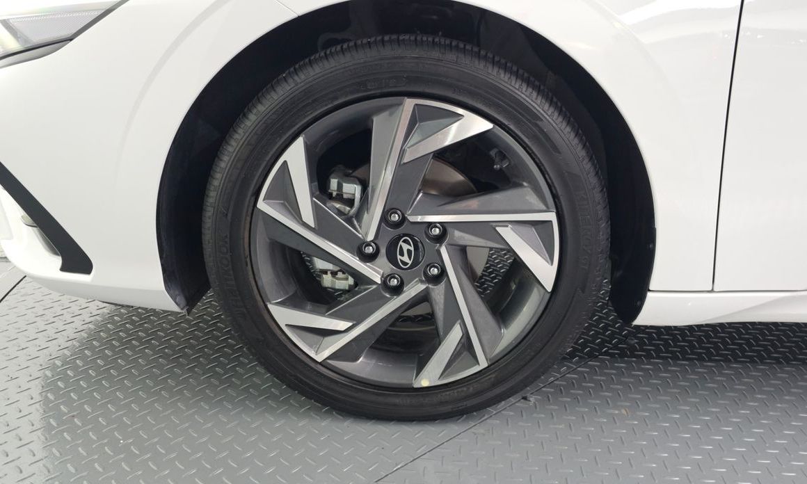 Hyundai AVANTE 2025