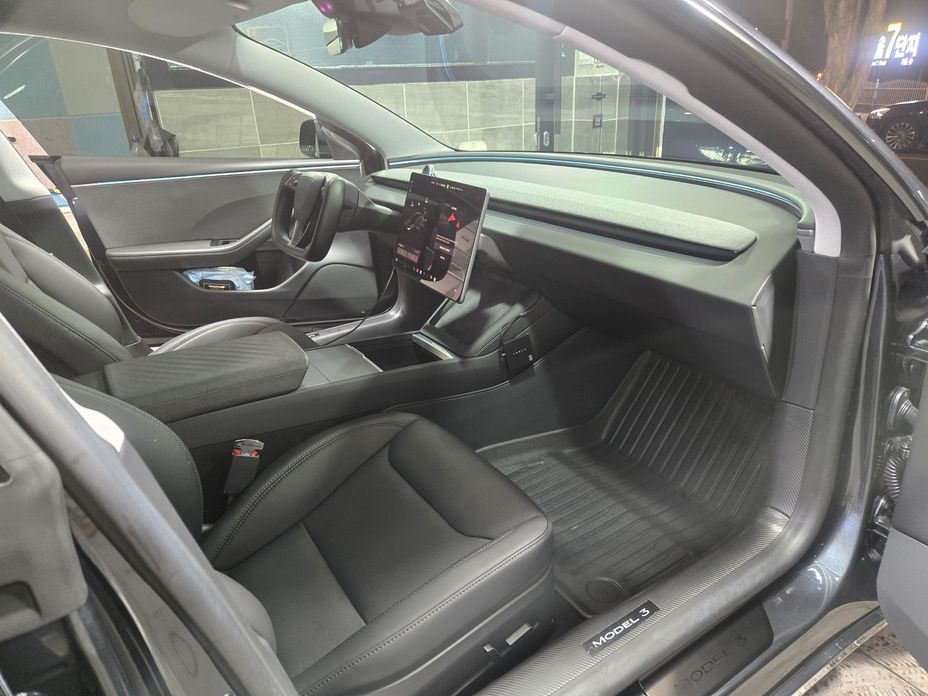 Tesla Model 3 2025