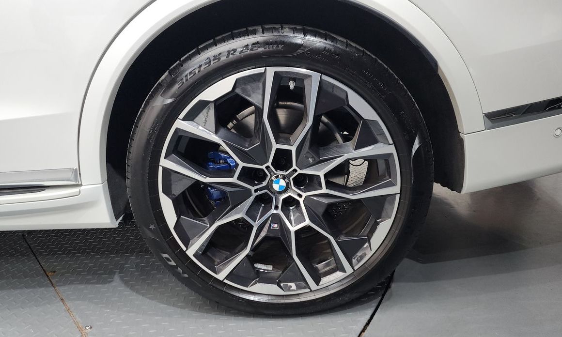BMW X7 2025